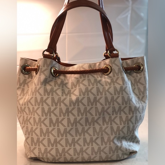 MICHAEL KORS Camden Signature Canvas & Leather Gathered Slouch Handbag - Picture 2 of 16